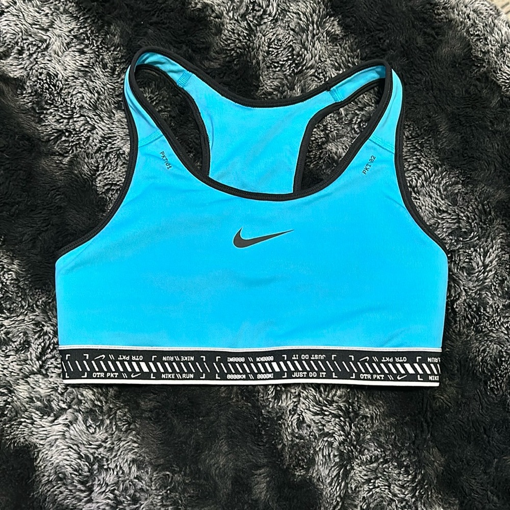 Nike Women's Swoosh ​On The Run NWOT
